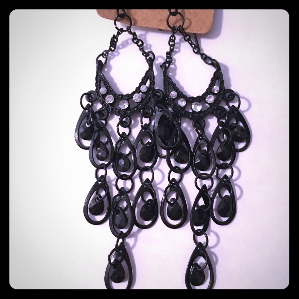 All Black Chandelier Earrings 🌺